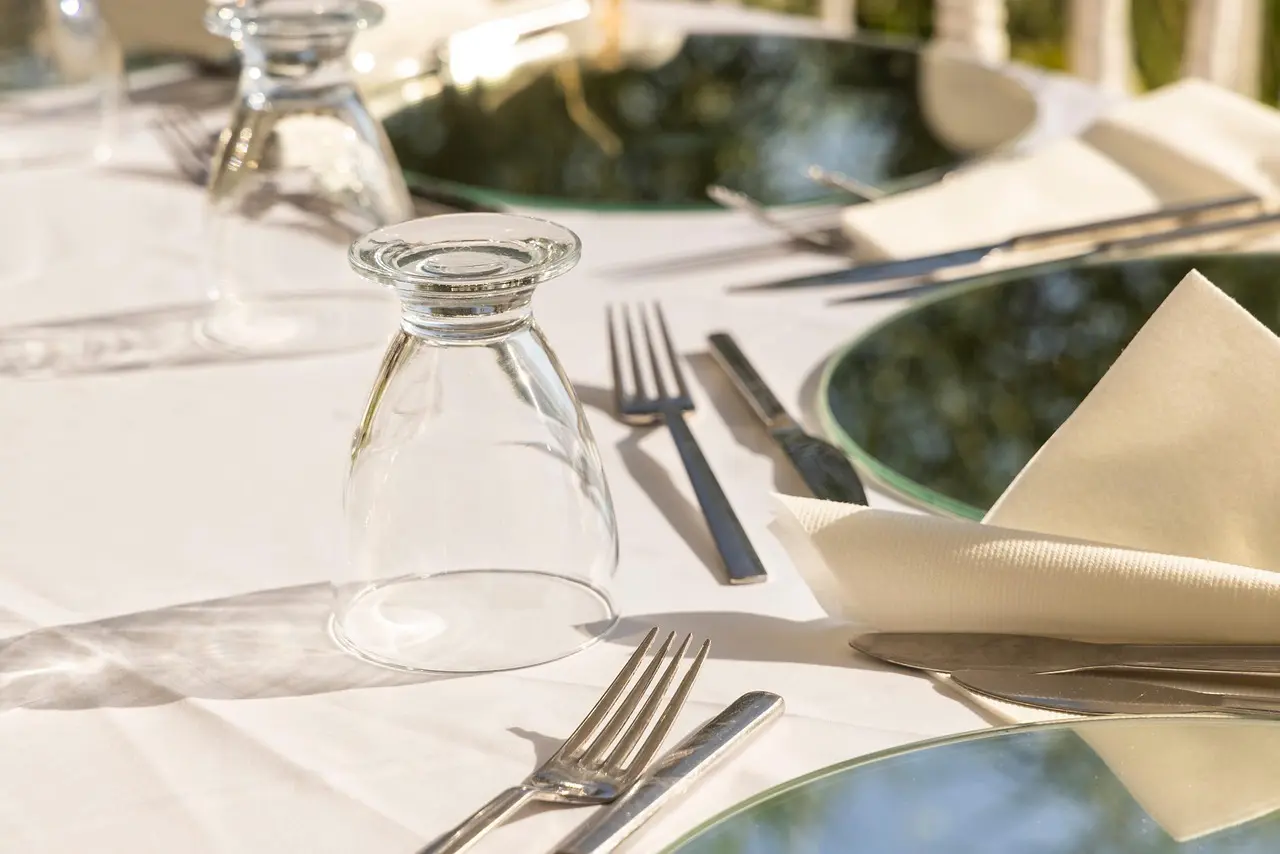 Arashi shibori på servietter: trin for trin