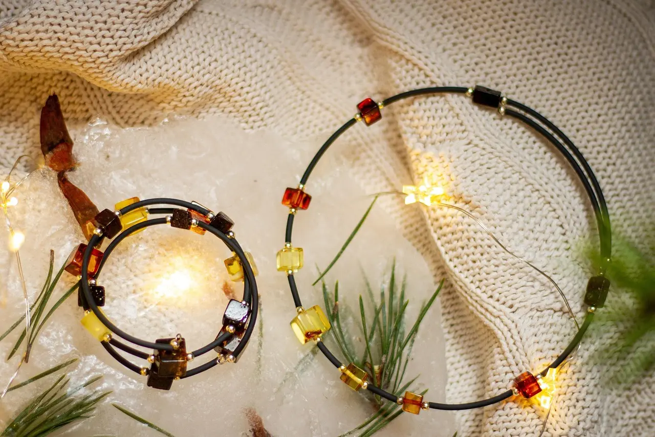 Sådan støber du resinsmykker med indstøbte tørrede blomster